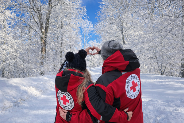 Čestit Božić i sretnu Novu godinu želi vam Hrvatski Crveni križ! 